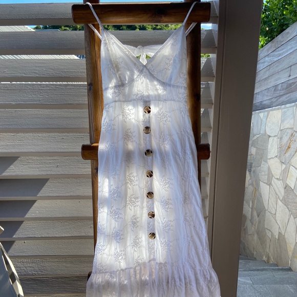 NWT Classy + Flirty White Embroidered Dress. - Picture 6 of 6